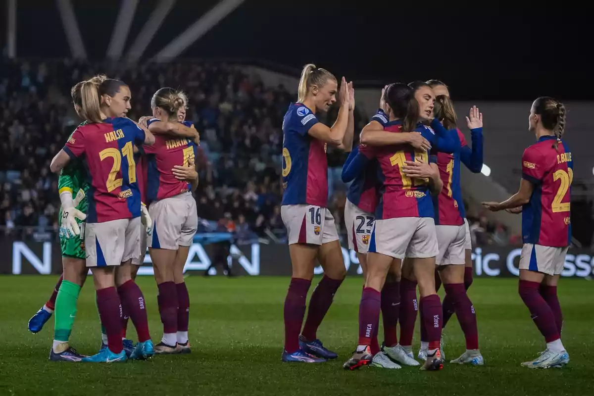 Les jugadores del Barça Femení després de la derrota contra el Manchester City Les jugadores del Barça Femení després de la derrota contra el Manchester City